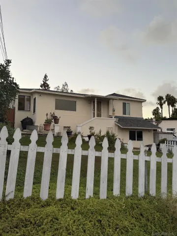 $1,050,000 | 229 Hillside Terrace, Vista, CA 92084