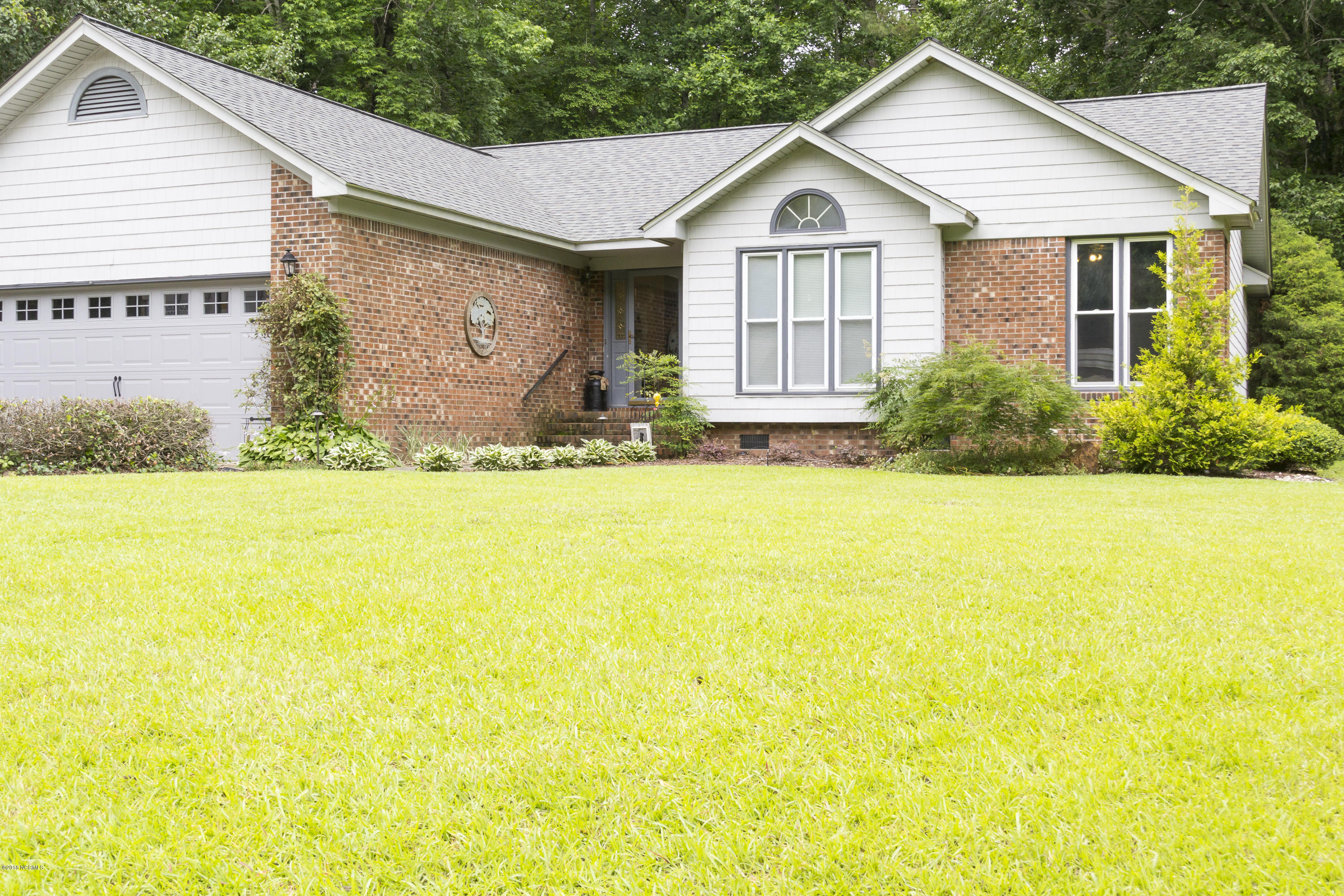 111 Spring Ridge Court New Bern, NC 28562 - Photo 1 of 33 Front of Home