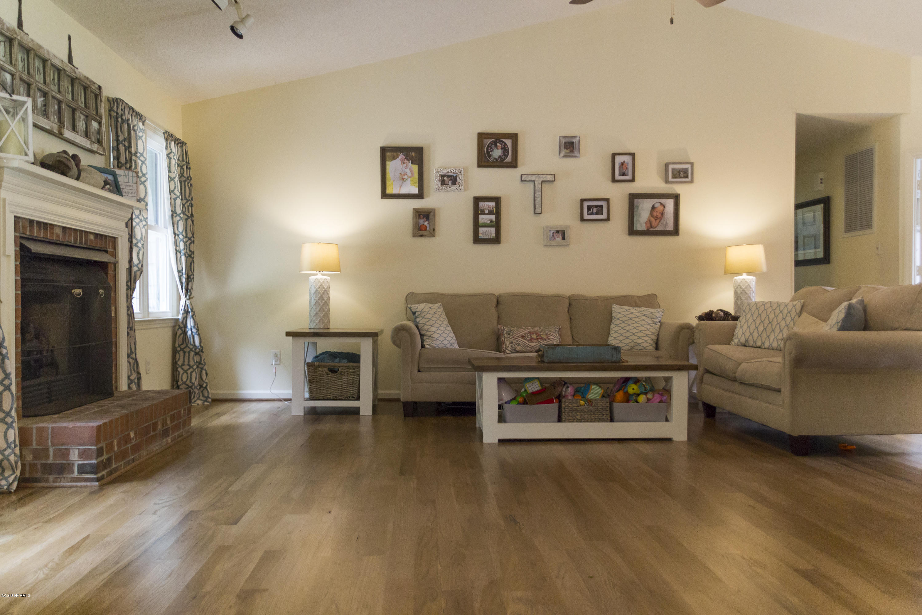 111 Spring Ridge Court New Bern, NC 28562 - Photo 3 of 33 Living Room