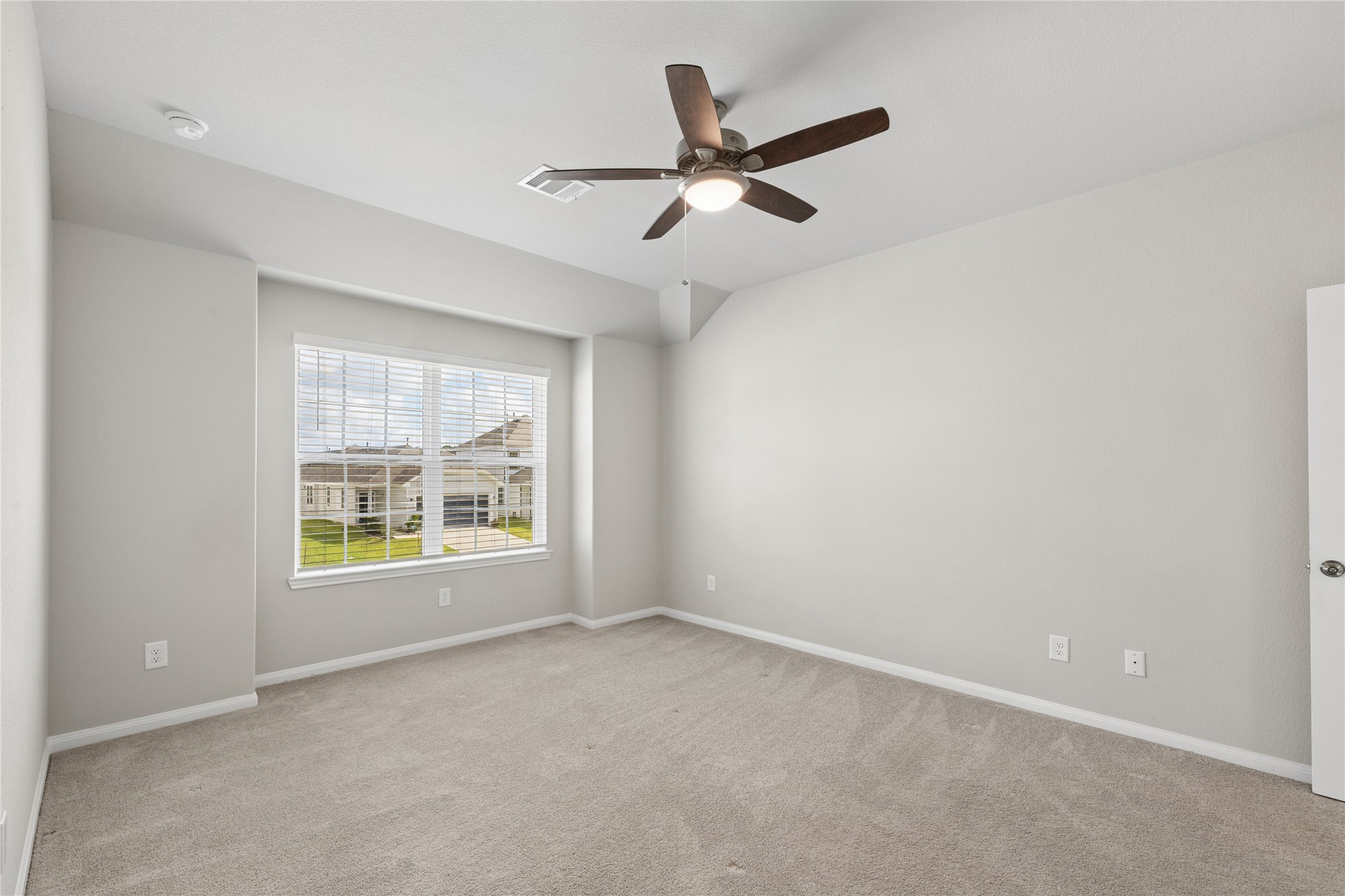 2425 Shellcracker Drive Conroe, TX 77384 - Photo 15 of 29 Primary bedroom