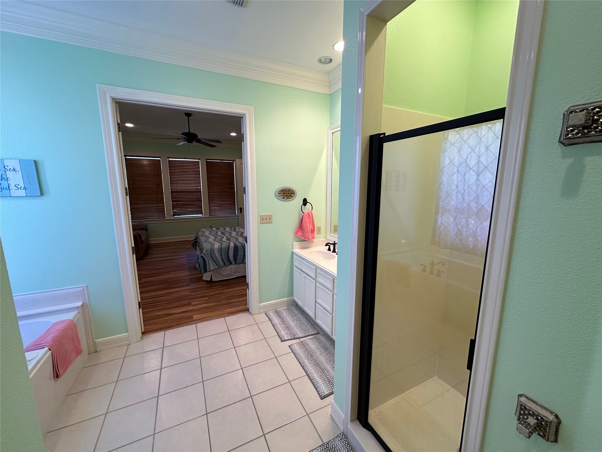 2529 Howell Crystal Beach, TX 77650 - Photo 25 of 41 a hallway with a bathroom
