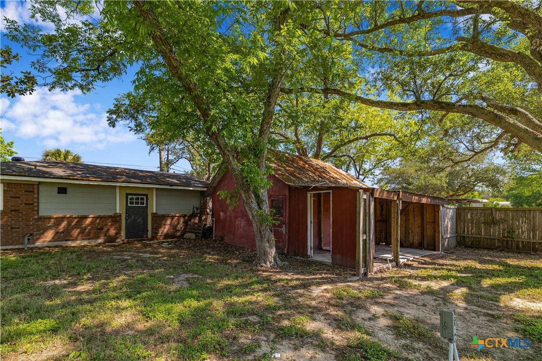 20 Hambleton Road Victoria, TX 77905 - Photo 28 of 48 front view of a house with a yard