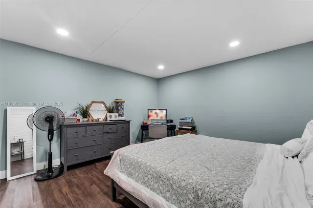 a bed room with a bed and a dresser