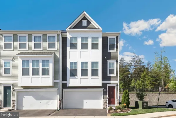 $589,999 | 18319 Summit Pointe Drive, Triangle, VA 22172