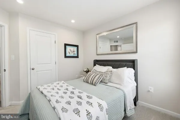 $589,999 | 18319 Summit Pointe Drive, Triangle, VA 22172