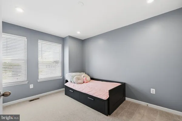 $589,999 | 18319 Summit Pointe Drive, Triangle, VA 22172