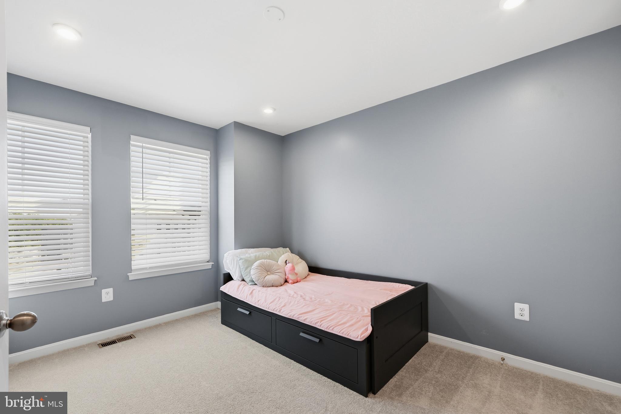 18319 Summit Pointe Drive Triangle, VA 22172 - Photo 18 of 40 a bedroom with a bed and a window