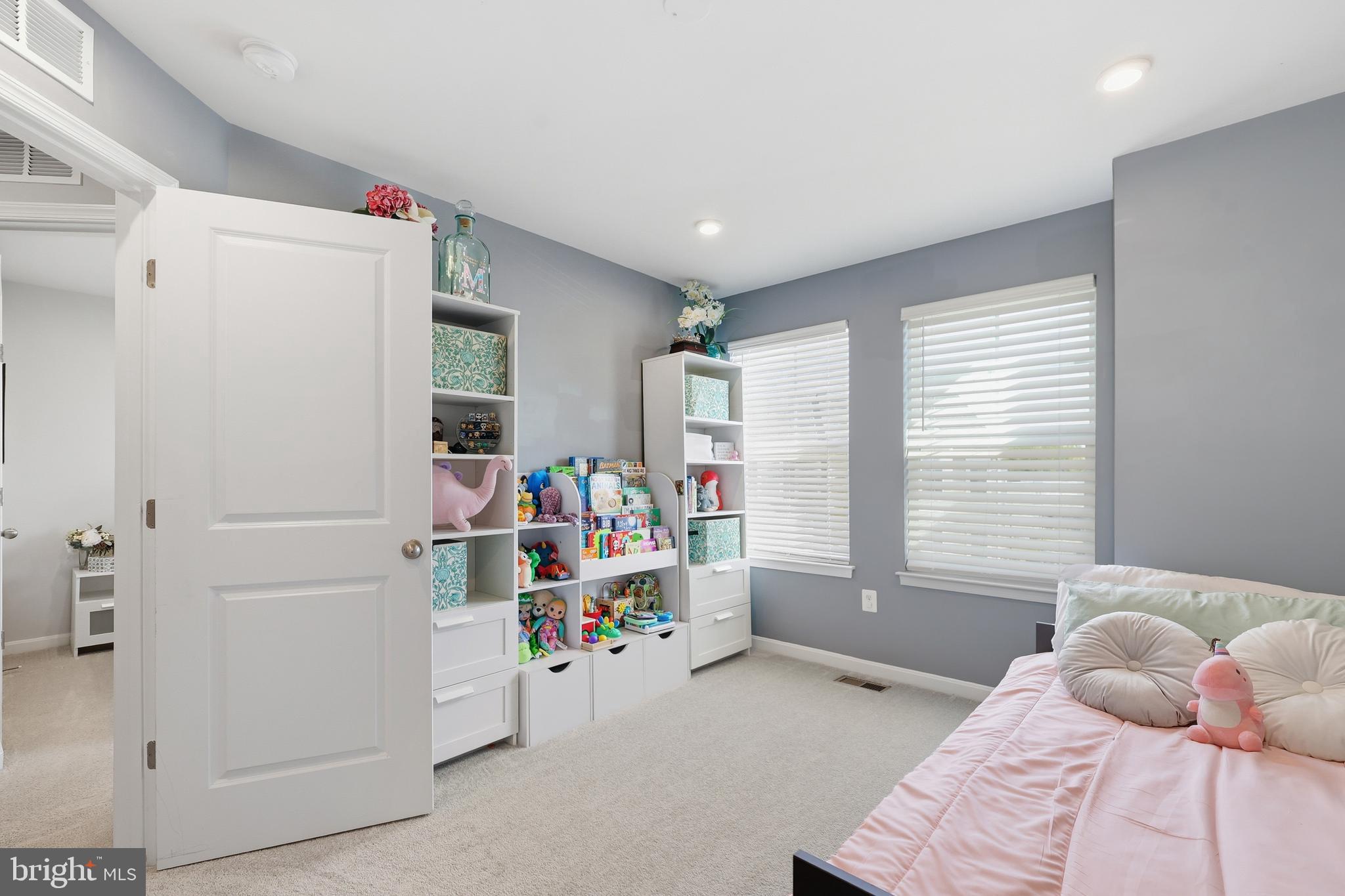 18319 Summit Pointe Drive Triangle, VA 22172 - Photo 19 of 40 a bedroom with a bed and a window