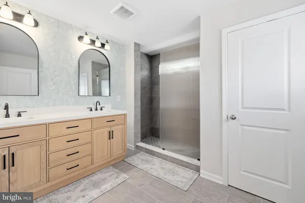 $589,999 | 18319 Summit Pointe Drive, Triangle, VA 22172