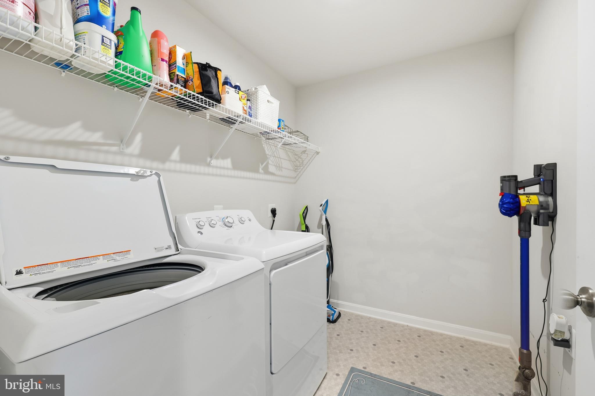 18319 Summit Pointe Drive Triangle, VA 22172 - Photo 26 of 40 a utility room with dryer and washer
