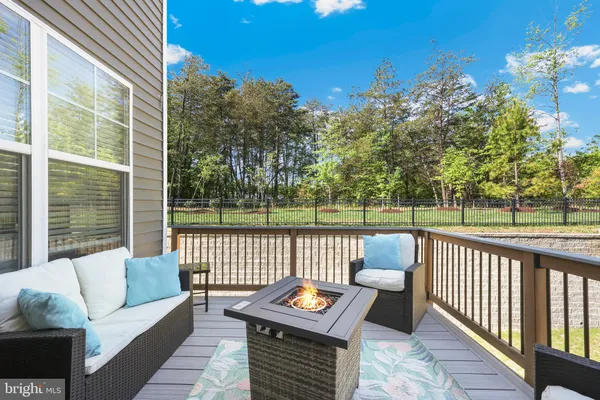 $589,999 | 18319 Summit Pointe Drive, Triangle, VA 22172