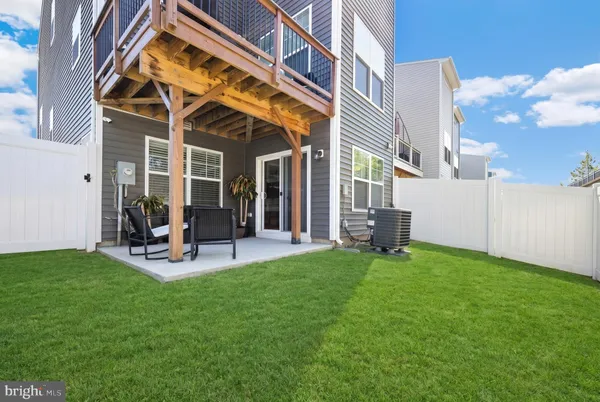 $589,999 | 18319 Summit Pointe Drive, Triangle, VA 22172