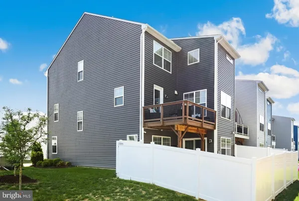 $589,999 | 18319 Summit Pointe Drive, Triangle, VA 22172