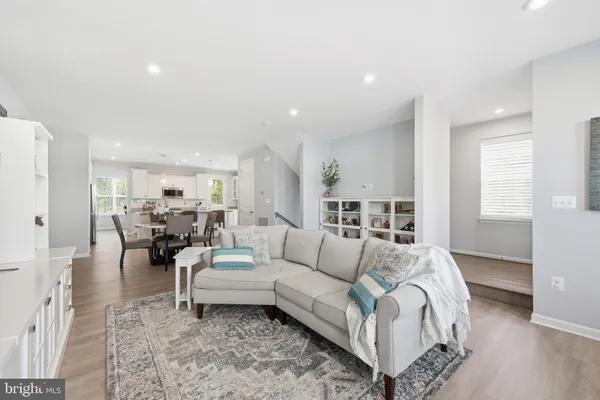 $589,999 | 18319 Summit Pointe Drive, Triangle, VA 22172