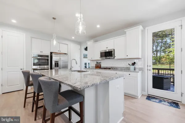 $589,999 | 18319 Summit Pointe Drive, Triangle, VA 22172