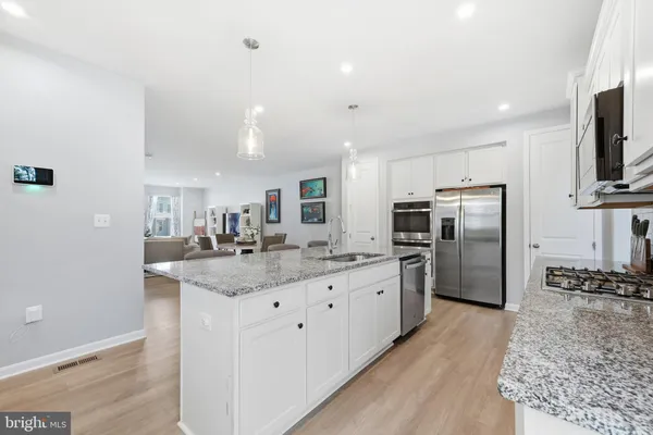 $589,999 | 18319 Summit Pointe Drive, Triangle, VA 22172