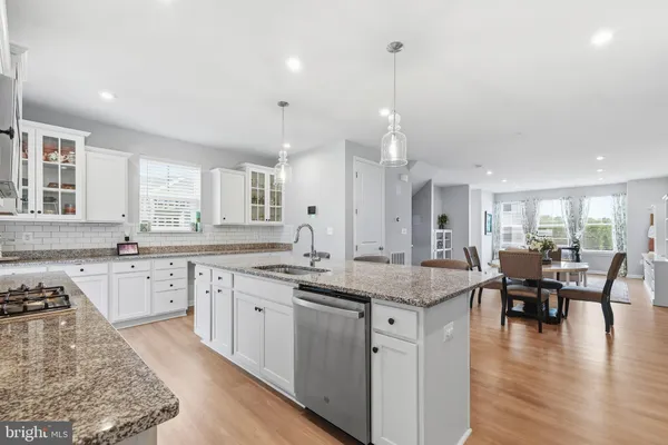 $589,999 | 18319 Summit Pointe Drive, Triangle, VA 22172