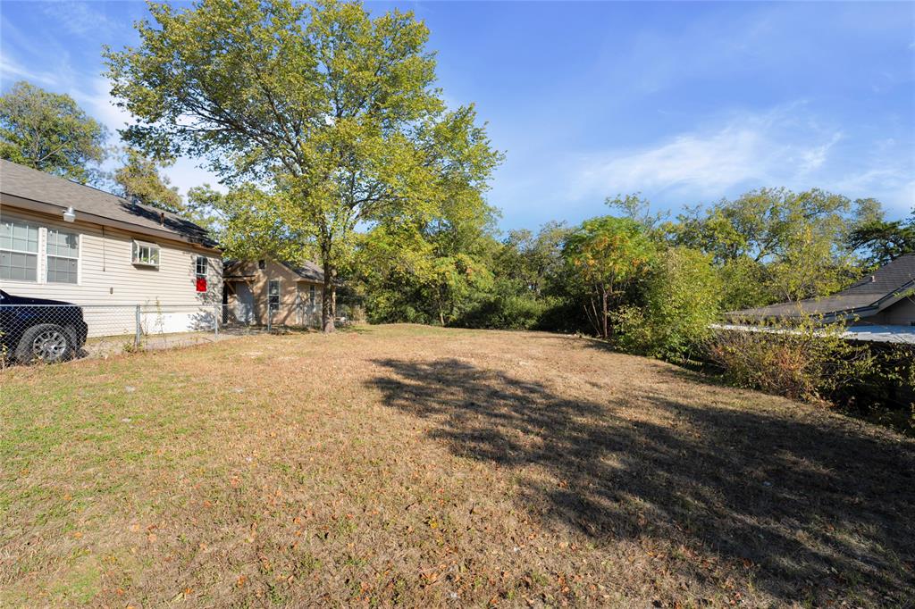 1701 Flanders Street Dallas, TX 75208 - Photo 19 of 19 View of grassy yard