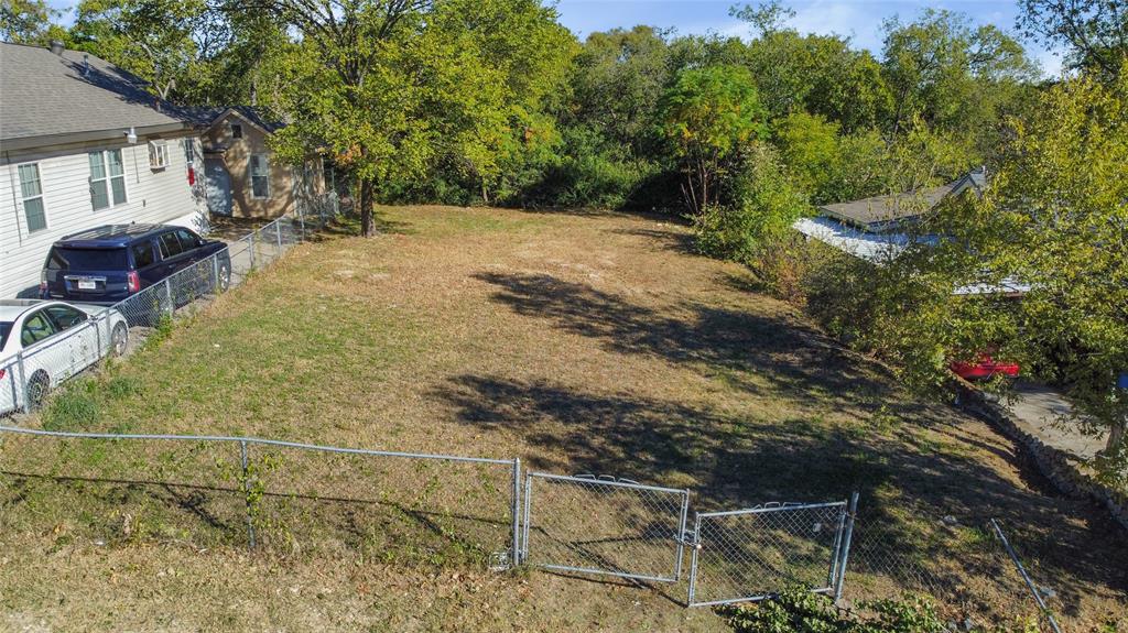 1701 Flanders Street Dallas, TX 75208 - Photo 6 of 19 View of yard with a gate
