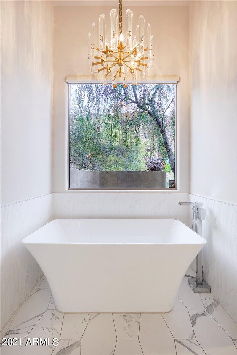5784 East Quartz Mountain Road Paradise Valley, AZ 85253 - Photo 33 of 61 44-Master Tub