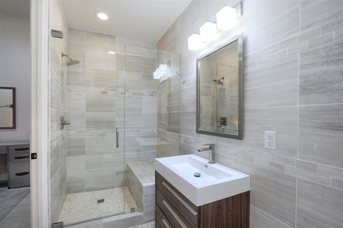 5784 East Quartz Mountain Road Paradise Valley, AZ 85253 - Photo 41 of 61 53-Guest Bathroom