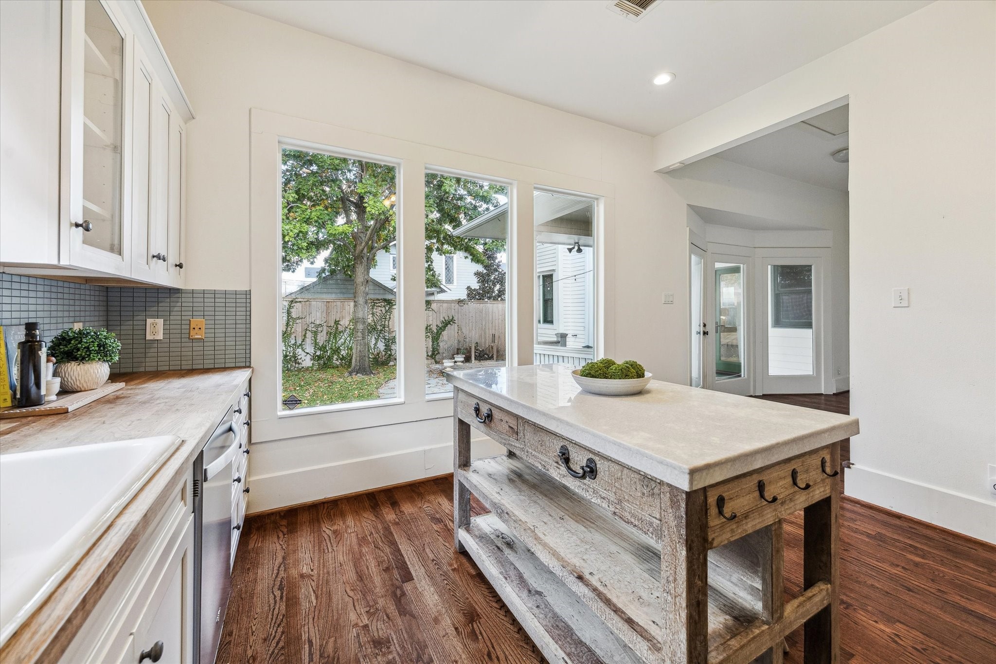 1506 Indiana Street Houston, TX 77006 - Photo 12 of 37 a kitchen with a stove a sink and a refrigerator