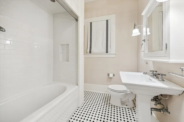 $1,250,000 | 1506 Indiana Street, Houston, TX 77006