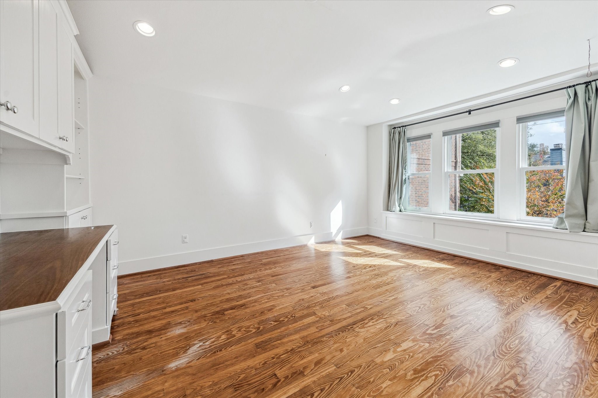 1506 Indiana Street Houston, TX 77006 - Photo 26 of 37 an empty room with wooden floor and windows