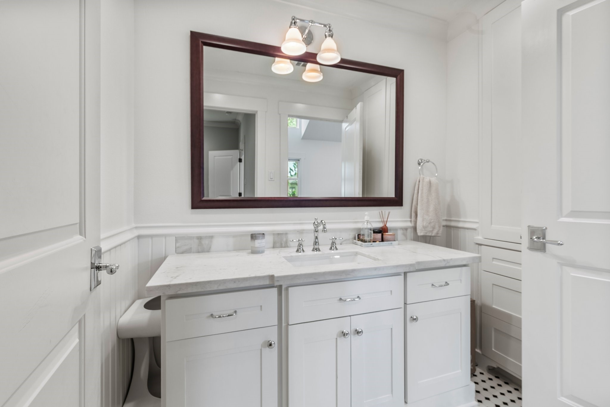 1506 Indiana Street Houston, TX 77006 - Photo 30 of 37 a bathroom with a sink and a mirror