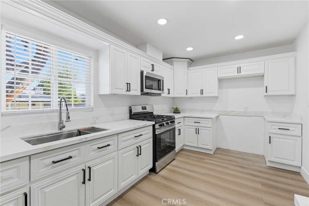 140 West Grove Street Rialto, CA 92376 - Photo 17 of 64