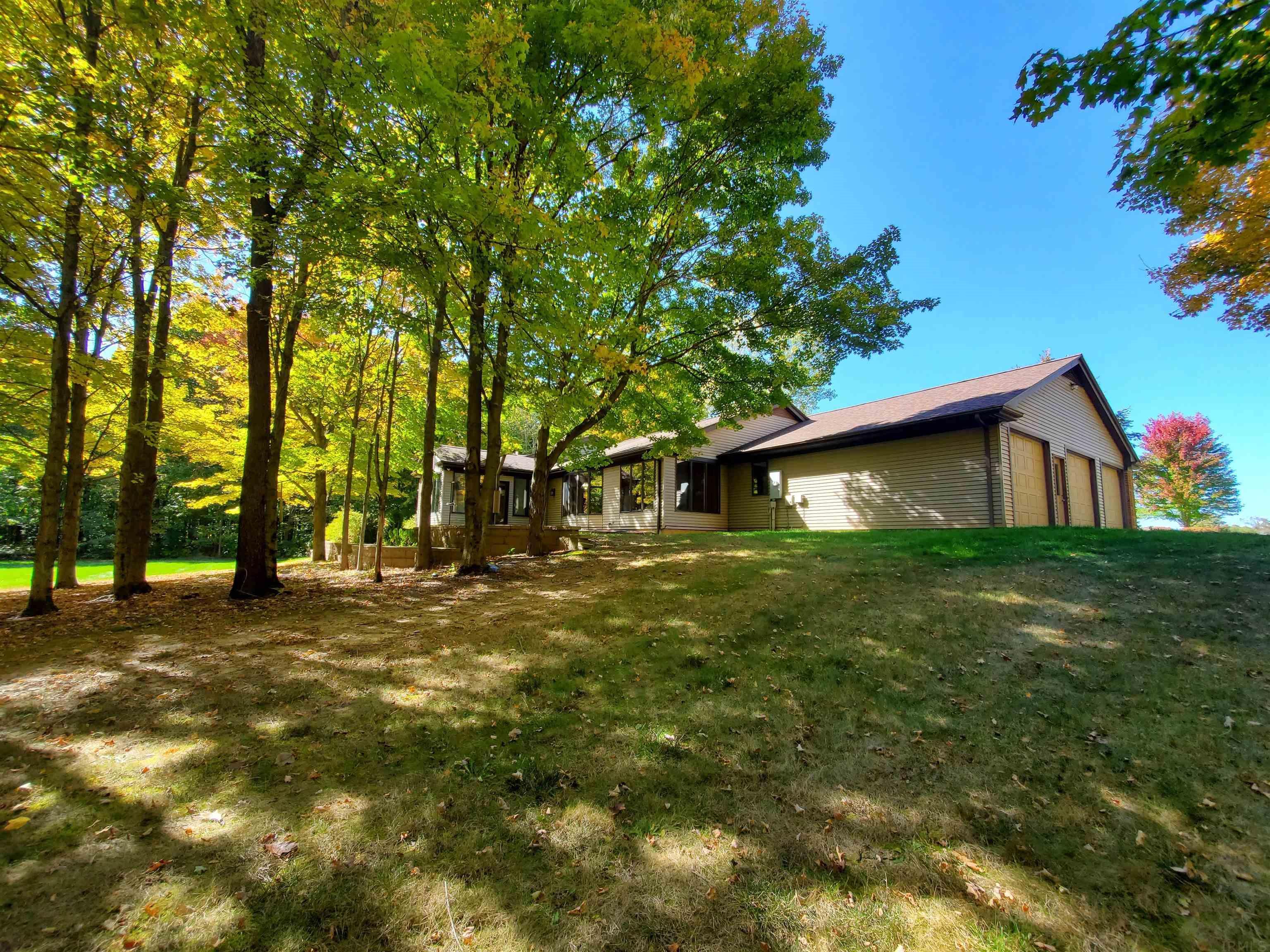 6859 West Maple Grove Road Huntington, IN 46750 - Photo 5 of 36 Gallery Image 5