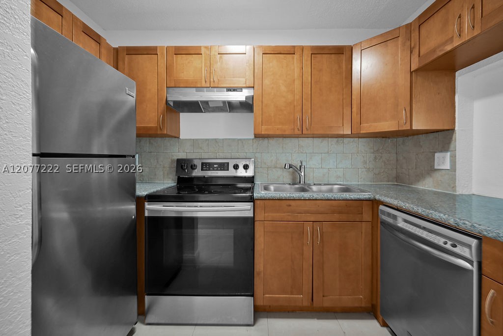 655 Kathy Pompano Beach, FL 33068 - Photo 11 of 45 Gallery Image 11