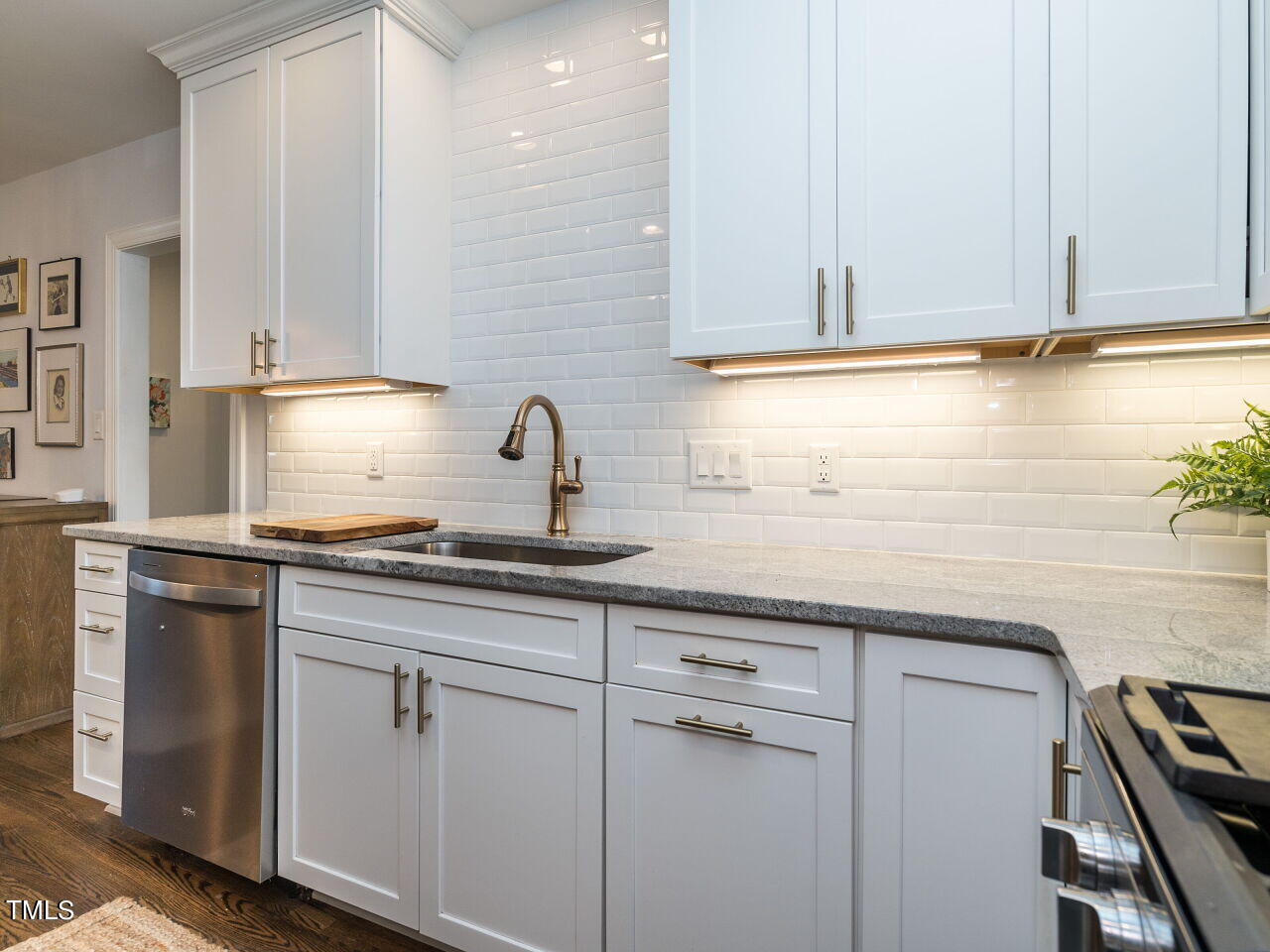 1004 Benjamin Street Raleigh, NC 27604 - Photo 11 of 27 013-1280x960-kitchen