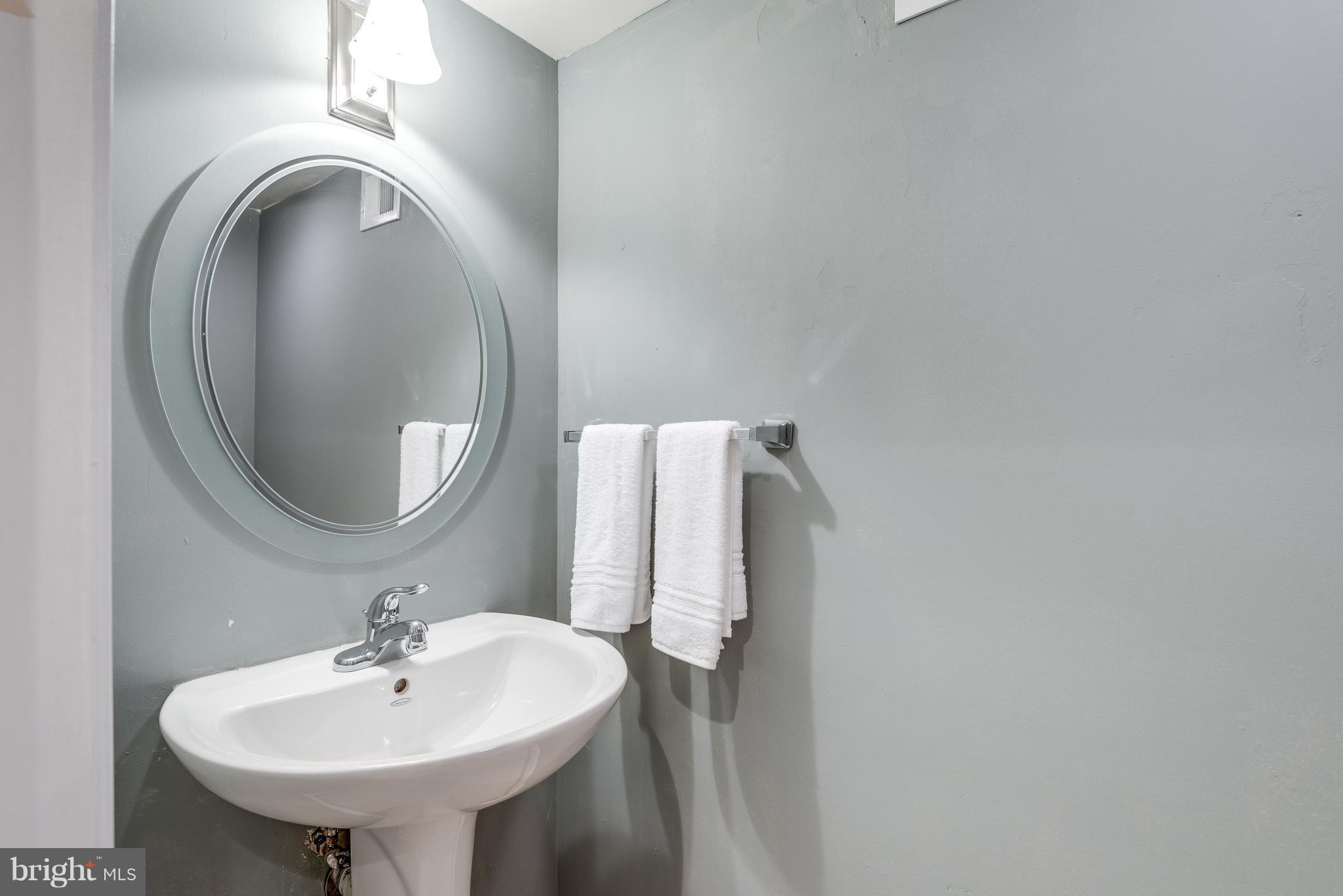 1804 Golf View Court Reston, VA 20190 - Photo 16 of 30 a bathroom with a sink and a mirror