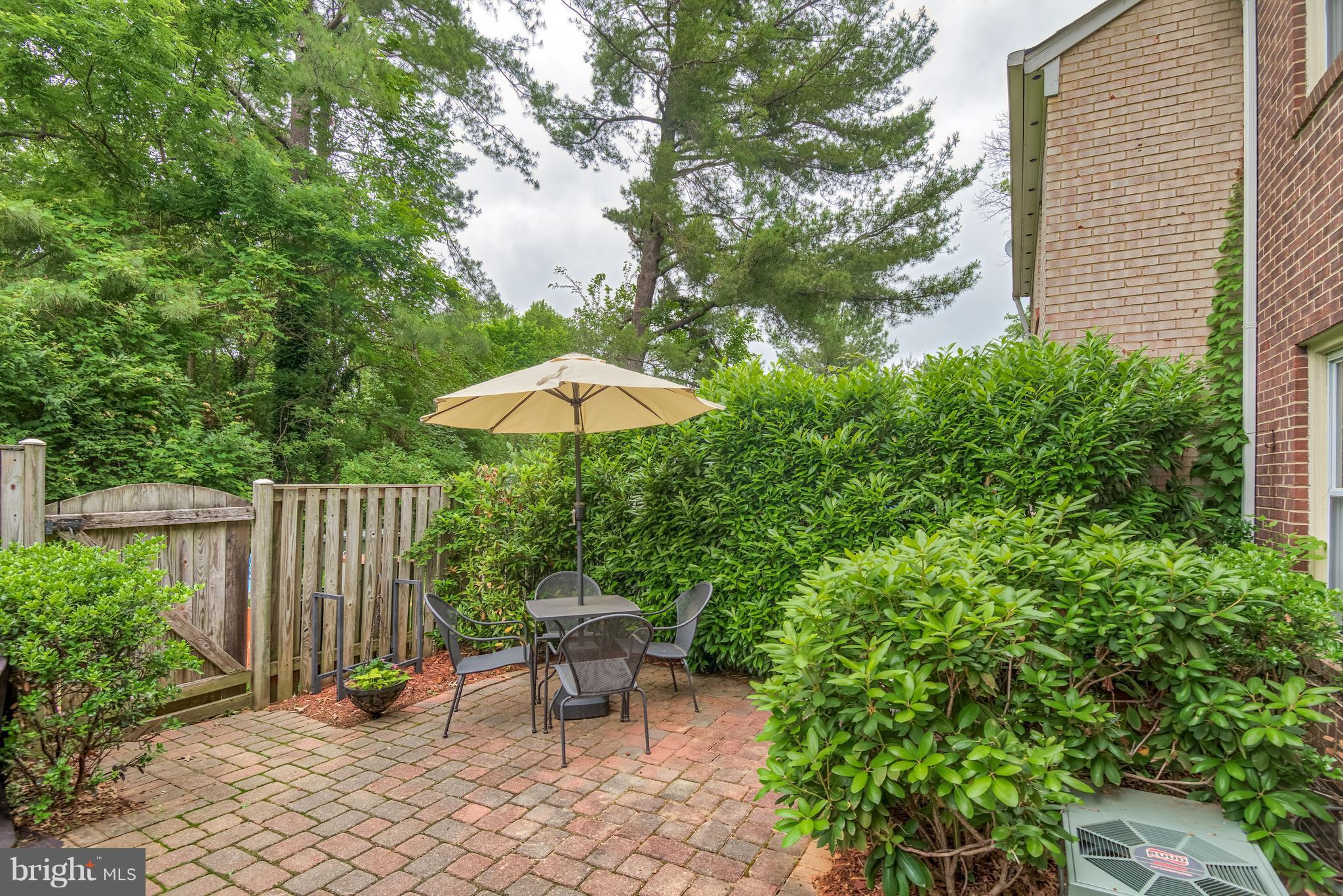 1804 Golf View Court Reston, VA 20190 - Photo 21 of 30 a backyard of a house with table and chairs