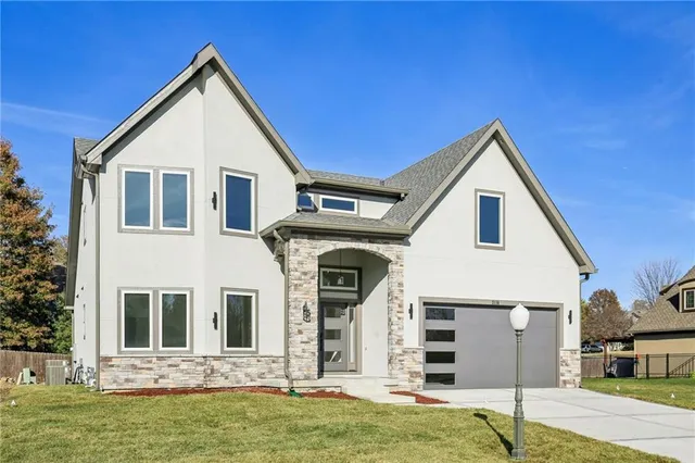 $639,900 | 2116 Chateau Place, Raymore, MO 64083