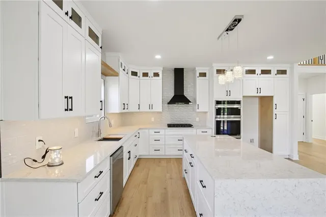 $669,999 | 2116 Chateau Place, Raymore, MO 64083