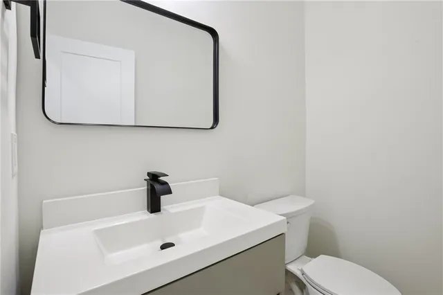 $669,999 | 2116 Chateau Place, Raymore, MO 64083