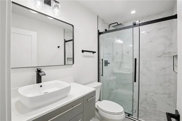 $669,999 | 2116 Chateau Place, Raymore, MO 64083