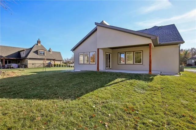 $669,999 | 2116 Chateau Place, Raymore, MO 64083