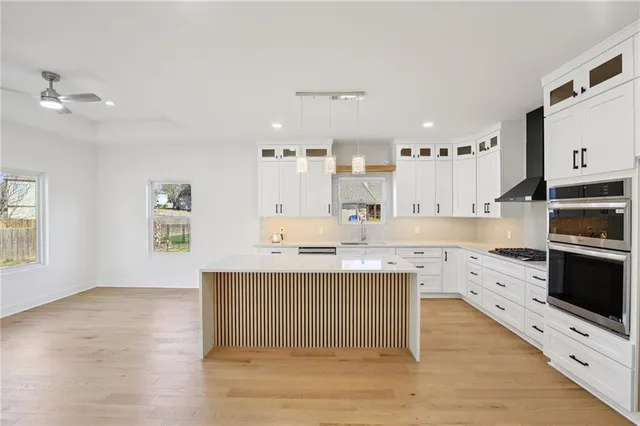 $669,999 | 2116 Chateau Place, Raymore, MO 64083