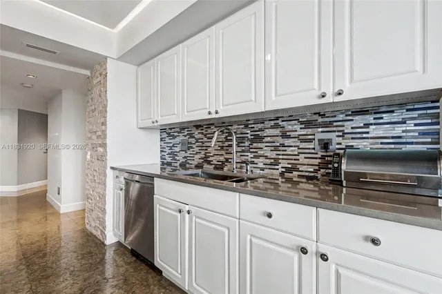 $6,700 | 21055 Yacht Club Drive, Unit 1603, Aventura, FL 33180