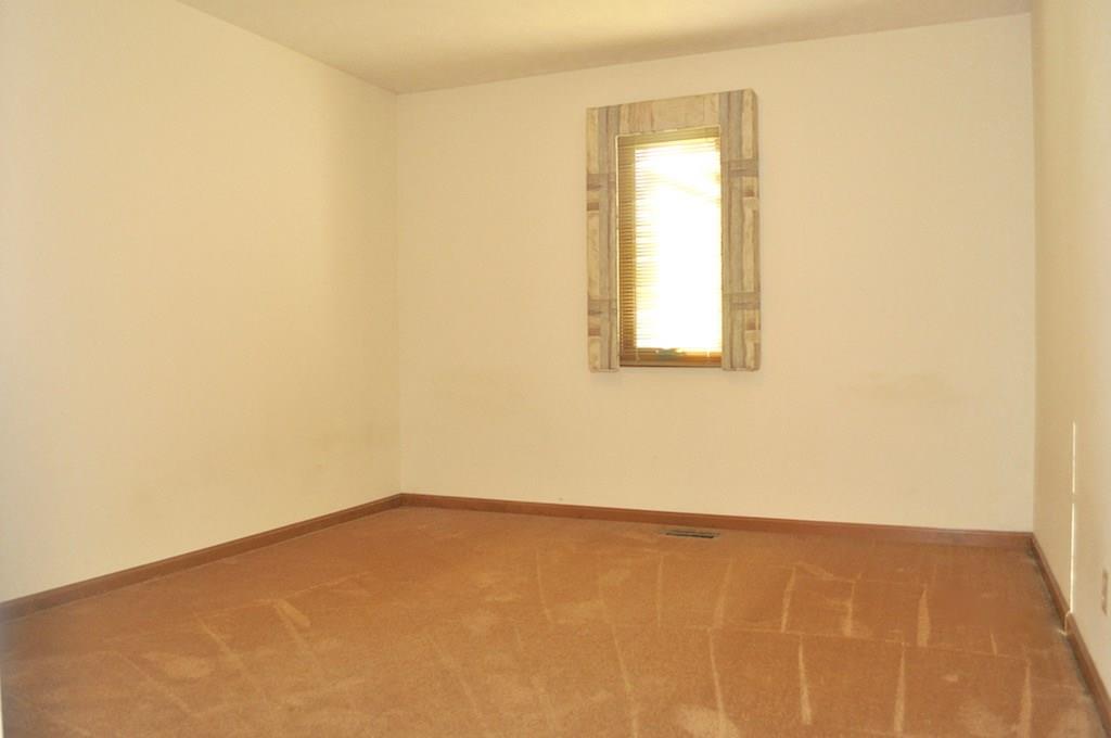 8058 Claridge Road Indianapolis, IN 46260 - Photo 15 of 24 Gallery Image 15