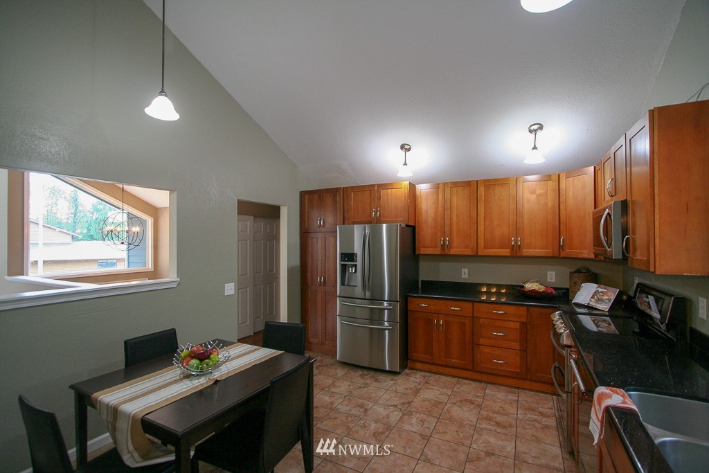 2713 211th Street Southeast Bothell, WA 98021 - Photo 8 of 25