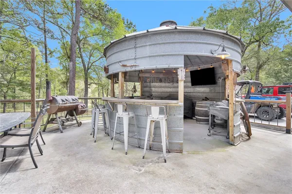 $1,299,999 | 17174 Tierra Buena Drive, Plantersville, TX 77363