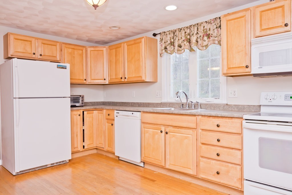 35 Cranberry Road Pepperell, MA 01463 - Photo 7 of 27 Gallery Image 7