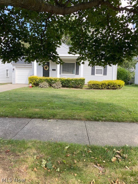 5233 Bridgewater Road Cleveland, OH 44124 - Photo 2 of 21