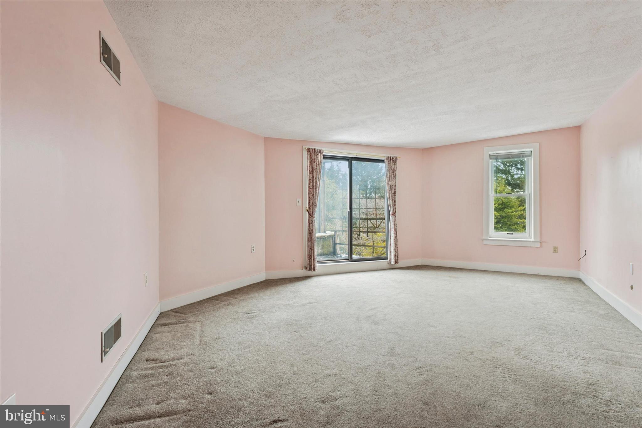 409 Lancaster Avenue Lancaster, PA 17603 - Photo 38 of 52 an empty room with windows