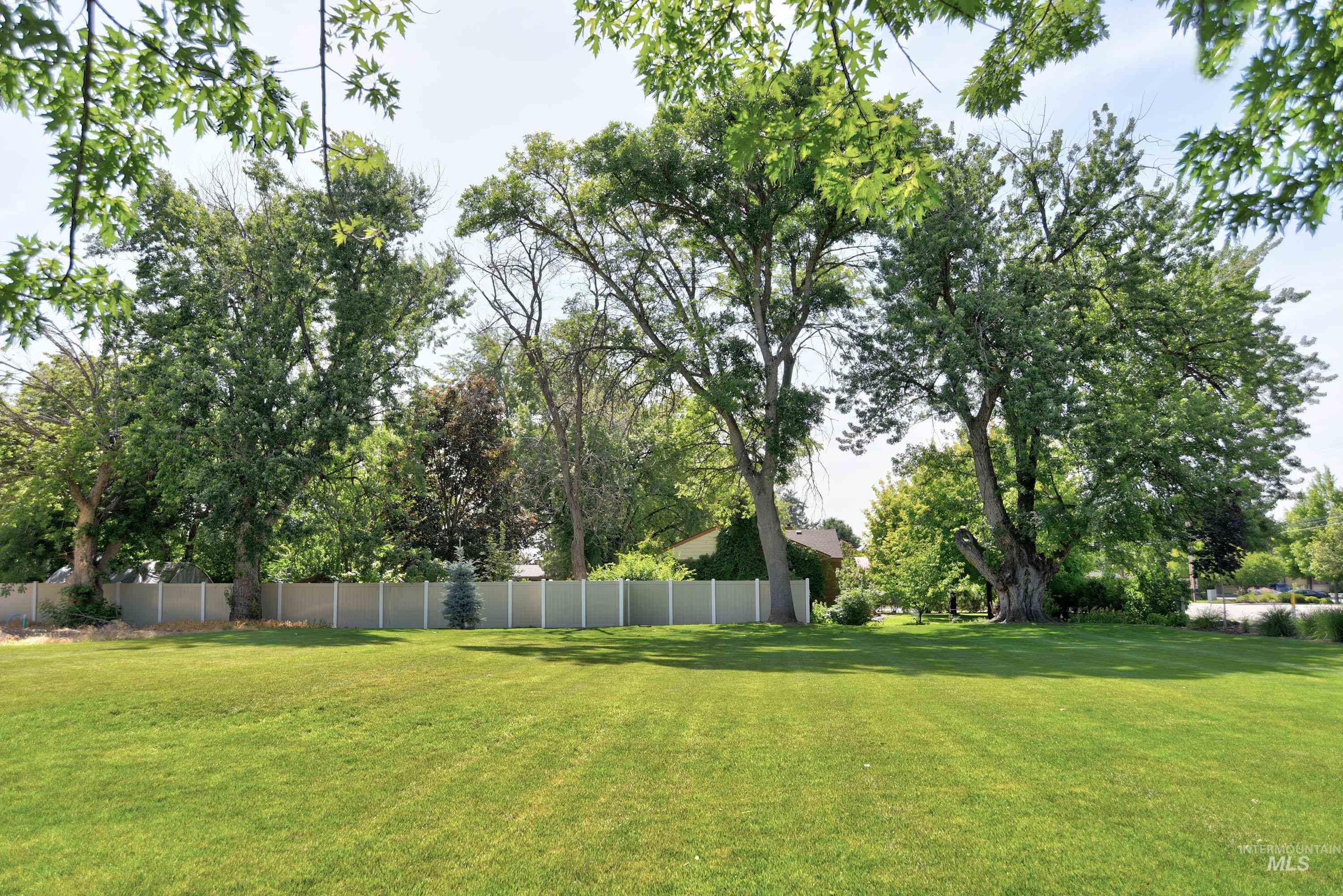 1469 North Parkshire Way Meridian, ID 83642 - Photo 38 of 43 View of yard