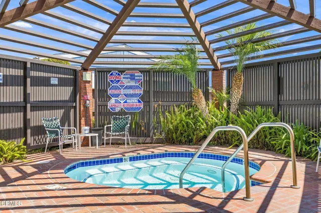 $359,900 | 4700 Aurora Drive, Unit 75, Ventura, CA 93003